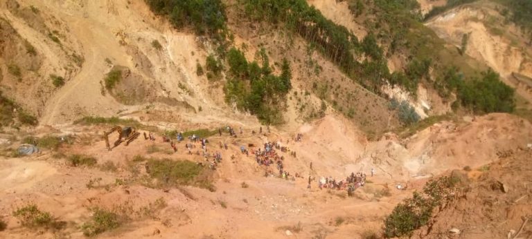Nyamasheke: Uwari wagwiriwe n’ikirombe yakuwemo nyuma y’iminsi 3 yarapfuye