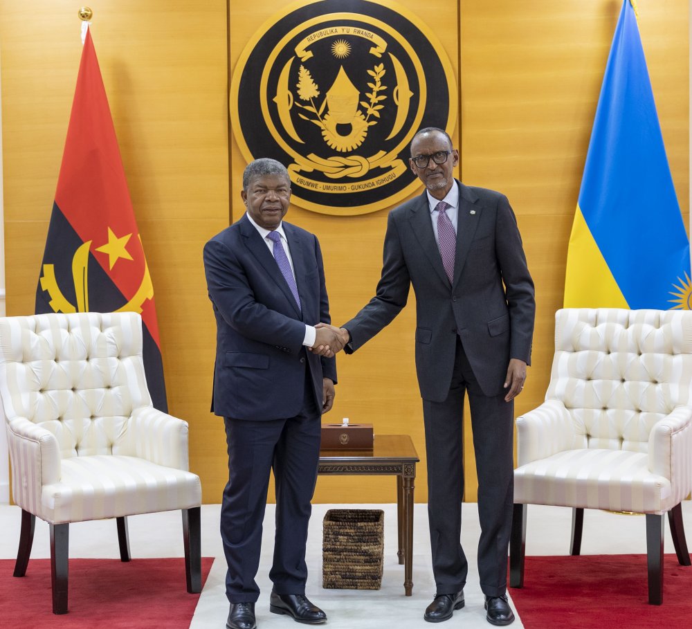 Perezida Kagame yaganiriye na mugenzi we wa Angola