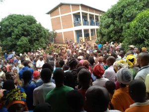 Rusizi: Bafungiwe kubeshya ko abana 20 bishwe n’ibiryo bihumanye baririye ku ishuri