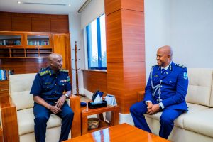 CG Felix Namuhoranye yakiriye Umuyobozi wa Polisi ya Seychelles