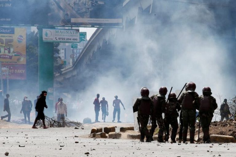 Kenya: Polisi irashinjwa guhohotera abigaragambyaga