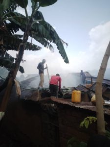 Nyamasheke: Inzu y’umuryango w’abantu 5 yahiye irakongoka hakekwa radiyo