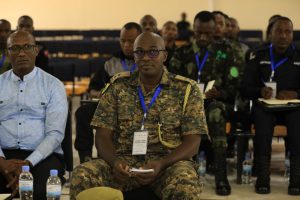 Abarinda Pariki n’abakora sirivisi z’umutekano mu mahugurwa ku gukoresha neza intwaro