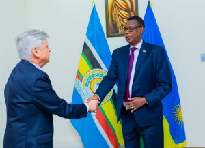 Gen (Rtd) Kabarebe yakiriye Amabasaderi w’u Burusiya mu Rwanda