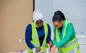 Kicukiro: Abakobwa bashishikarijwe kwiga amashanyarazi n’amazi baritinyuka
