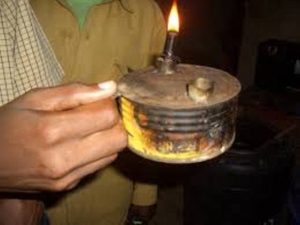 Kayonza: Abagicana udutadowa n’abamurikisha ibishirira barasaba kugezwaho amashanyarazi