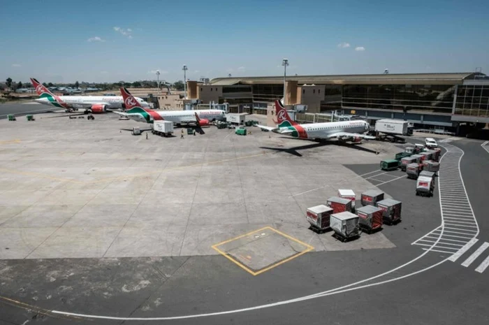 Imyigaragambyo y’abakozi ku kibuga cy’indege cya Kenya yahagaritse ingendo