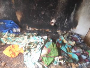 Nyamasheke: Batiri ya telefoni irakekwaho gutwika inzu y’umuryango w’abantu 7 