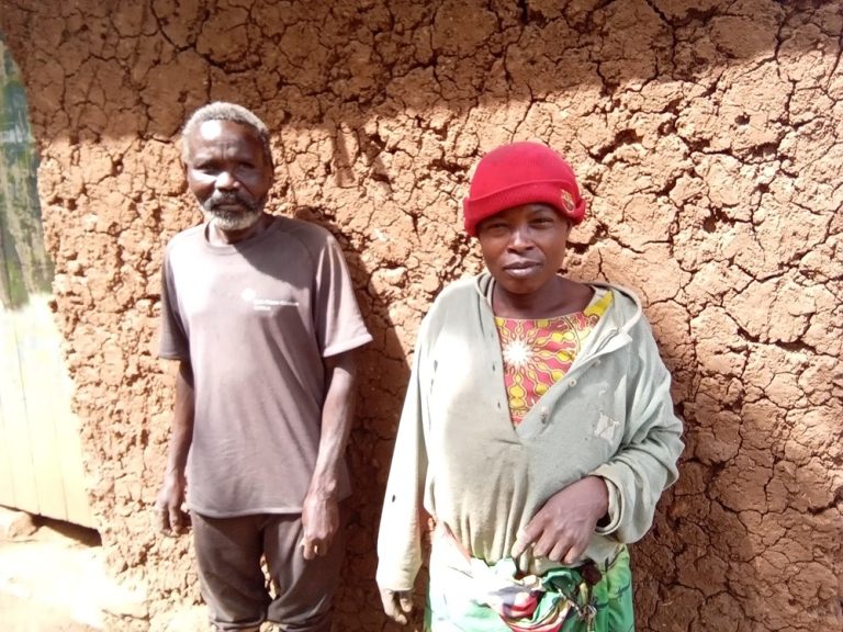 Karongi: Umuriro w’amashanyarazi umufasha kwita ku mugabo we ufite ubumuga