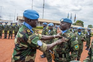 Ingabo z’u Rwanda zambitswe imidali zishimirwa kugarura amahoro muri Santarafurika