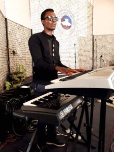 Abafite ubumuga bwo kutabona babangamiwe n’ababaha akato bakimwa akazi