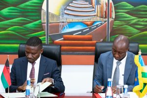 U Rwanda na Malawi bemeranyijwe guteza imbere ingendo zo mu kirere