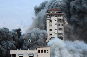 Benyamin Netanyahu aracyagambiriye kwivuna umwanzi ntiyemera guhagarika imirwano