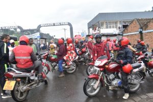 Musanze: Abamotari babangamiwe n’insoresore zibata ku munigo zikabambura