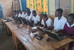 Musanze: GS Gatovu akanyamuneza ni kose kuko bahawe za mudasobwa