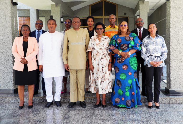 Abadepite bo muri Ghana baje kwigira ku Rwanda