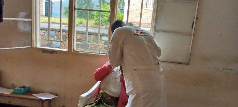 Ruhango: Bafite akanyamuneza nyuma yo guhabwa abaganga bavura amenyo 