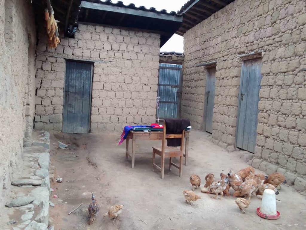 Nyamagabe: Umugabo yasigaranaga umwana umugore akajya gusoroma icyayi biyubakira inzu