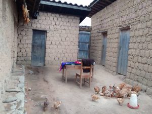 Nyamagabe: Umugabo yasigaranaga umwana umugore akajya gusoroma icyayi biyubakira inzu