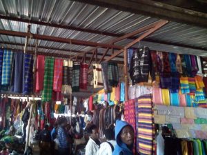 Burera: Abaturiye isoko rya Rugarama babangamiwe n’abarirema bituma mu myaka yabo