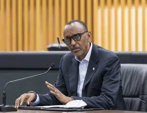 Perezida Kagame yanenze abayobozi badafata ibyemezo ngo badakosa