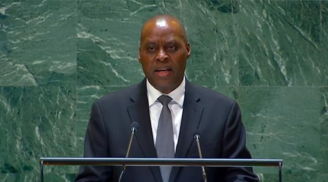 Ambasaderi Rwamucyo yavuze ko u Rwanda rudakwiye gutwererwa ibibazo bya DRC