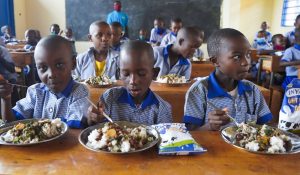 Ishuri ry’i Kamonyi ryatanze 600,000 Frw yo kugaburira abana ku ishuri