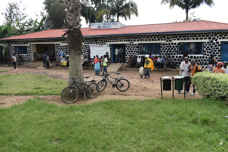 Musanze: Muko: Abagabo basigaye binywera Shishakibondo bivura isindwe