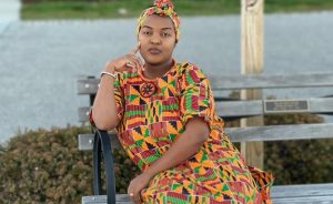 Clarisse Karasira yasabye abakunzi be kumuhitiramo indirimbo nshya yasohora