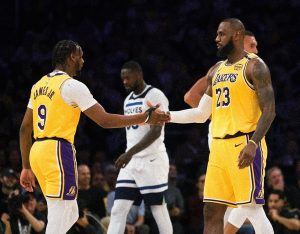 NBA: LeBron James yanditse amateka yo gukinana n’umuhungu we