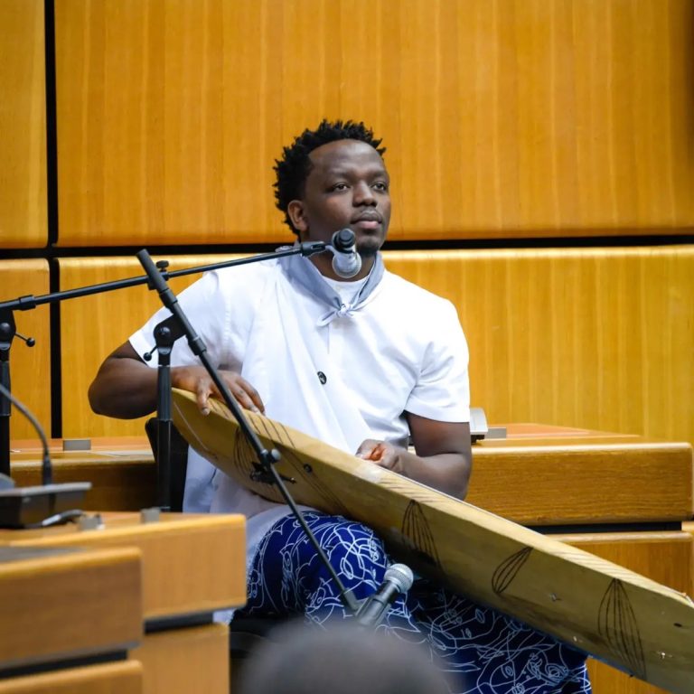 Umuhanzi Ngarukiye Daniel yakebuye abagabira abandi inka ntibazitange