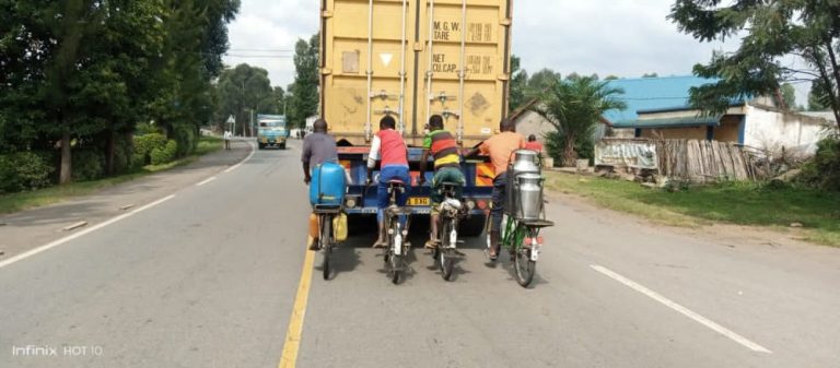 Kamonyi: Abanyonzi bacitse ku ngeso yo kugenda bafashe ku makamyo
