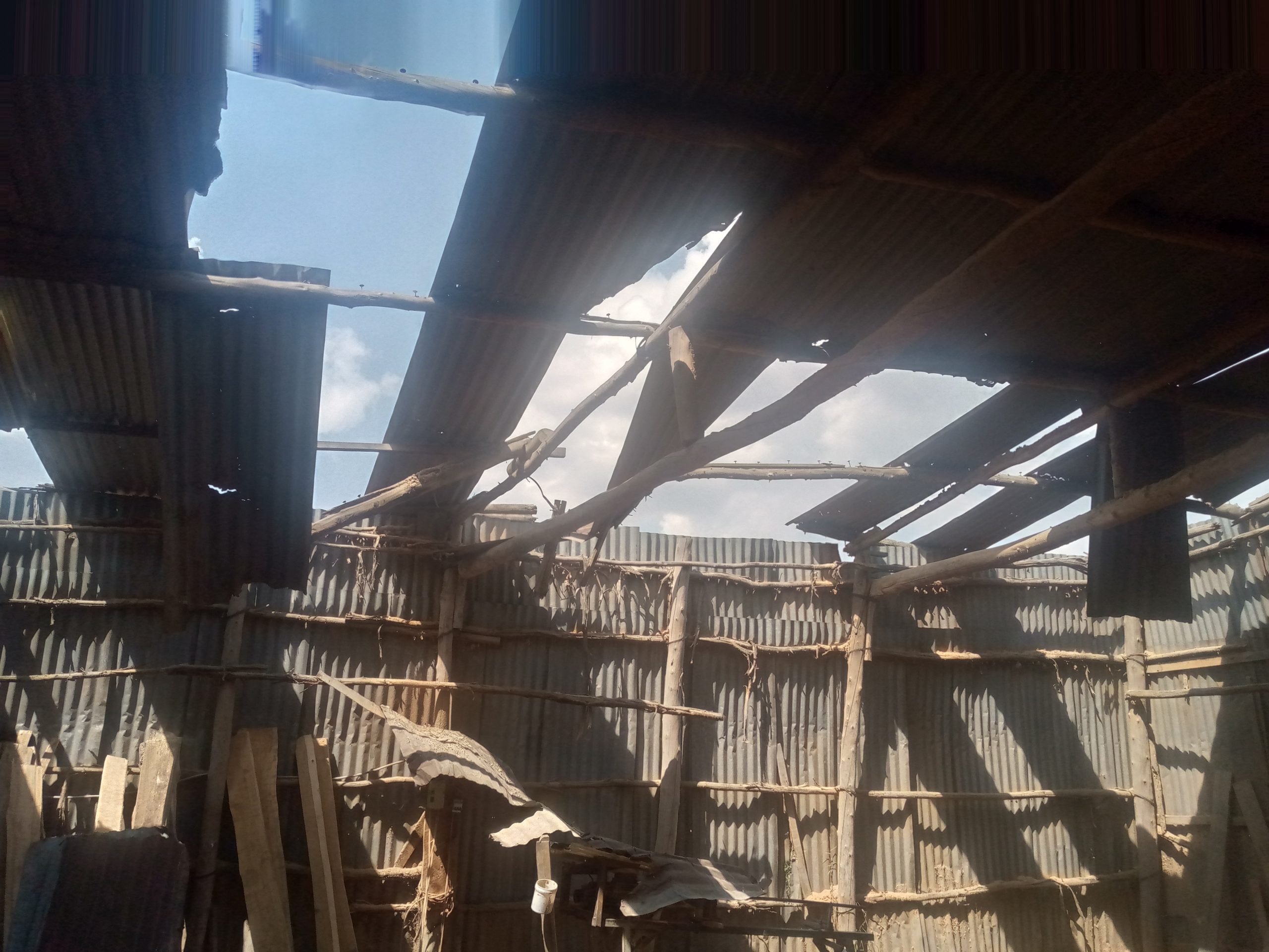 Ruhango: Abakodesha ibarizo n’Akarere imashini zabo zinyagizwa n’igisenge cyatobaguritse