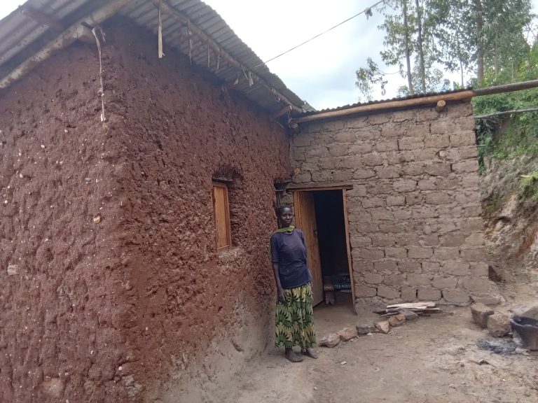 Rutsiro: Arishimira ko Girinka yahawe yamufashije kwiyubakira inzu