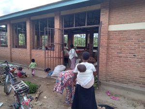Karongi: Abakorera mu isoko rya Kabatara barasaba umuriro ngo banoze imikorere