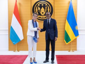 Perezida Kagame yakiriye inyandiko z’Abambasaderi 11