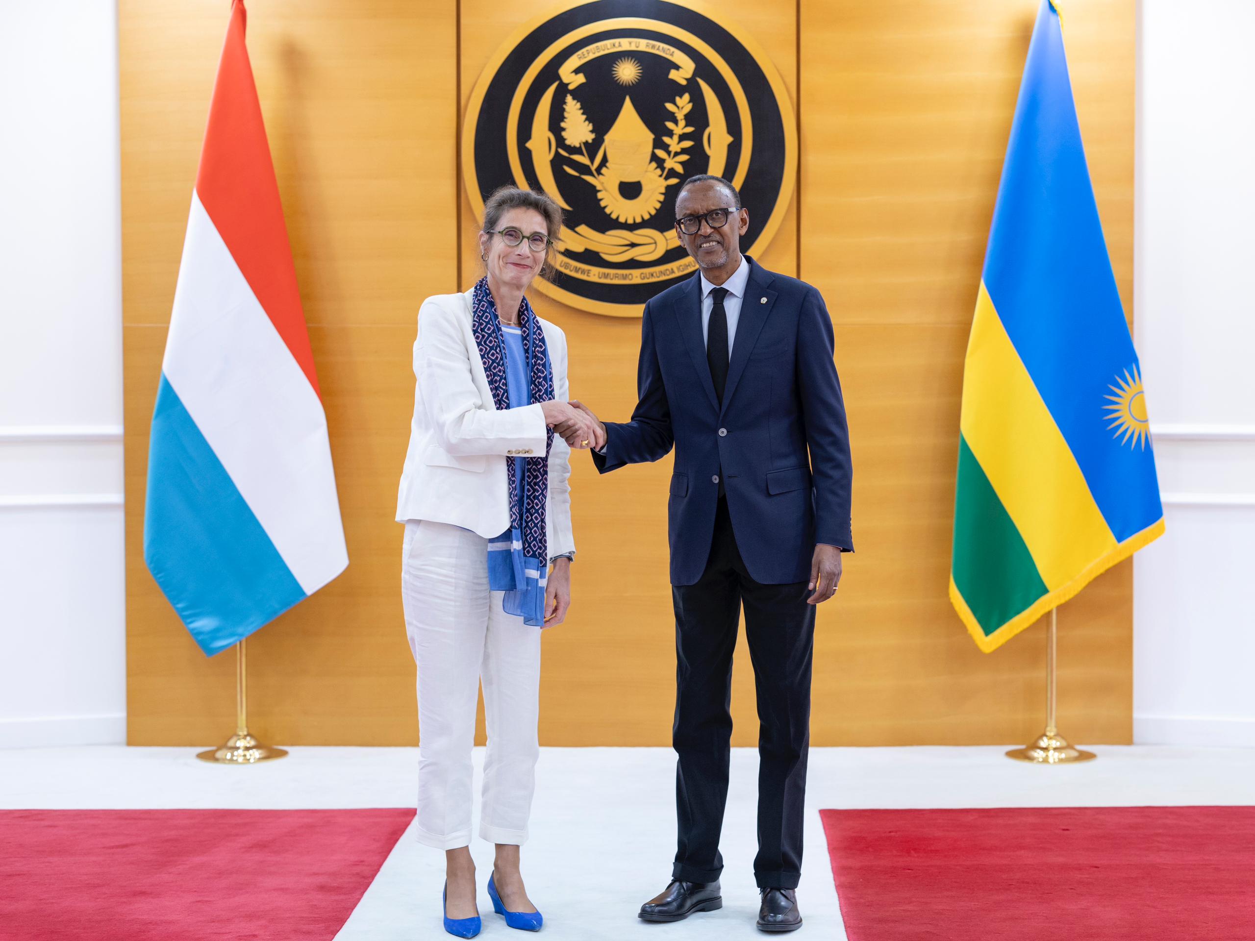 Perezida Kagame yakiriye inyandiko z’Abambasaderi 11
