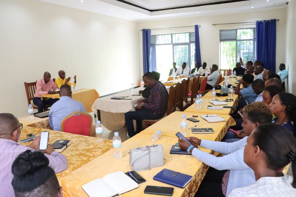 Bugesera: Hari ibibazo by’amashuri atagira intebe n’ahataragezwa amashanyarazi