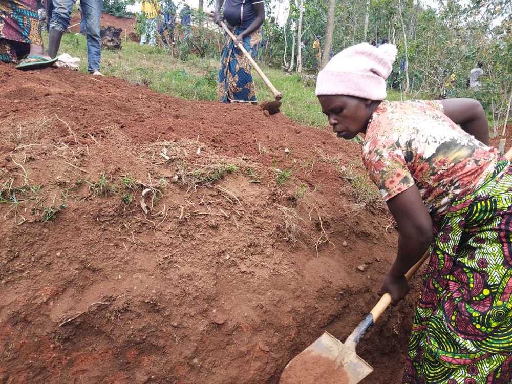 Muhanga: Basobanukiwe ko kurwanya isuri ahakikije igishanga bahingamo ari bo bireba