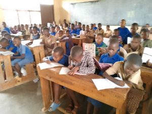 Nyanza: Ubucucike bw’Abanyeshuri barenga 60 mu cyumba bubangamira ireme ry’uburezi