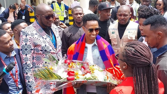 Israel Mbonyi yashimiye abitabiriye ibitaramo yakoreye muri Afurika y’Iburasirazuba