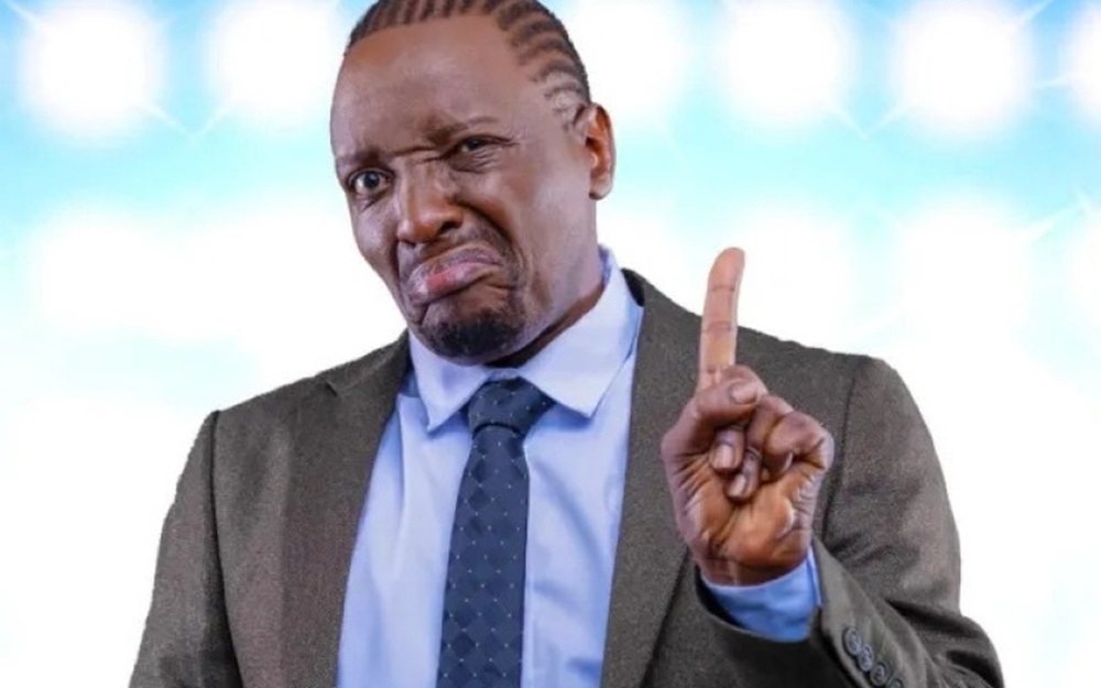 Umunyarwenya Amooti yahishuye ko yabanje kuba umuraperi