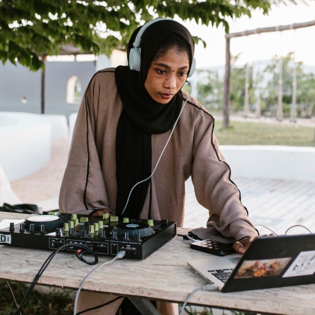 Dj Tanzanite yanyuzwe no kuza mu Rwanda