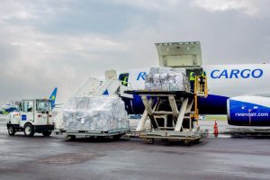 Indege ya RwandAir itwara imizigo yatangiye ingendo muri Zimbabwe