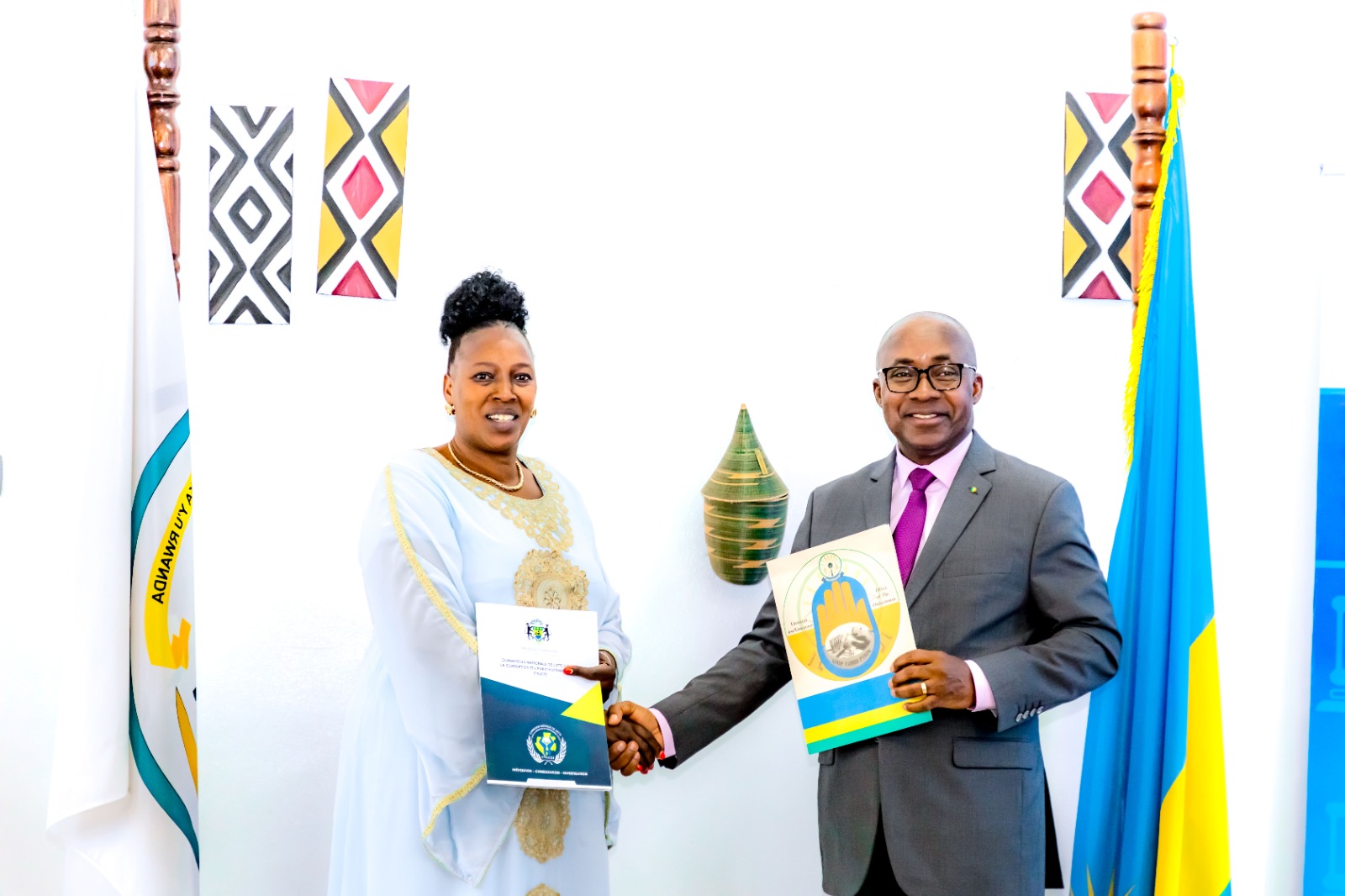 U Rwanda na Gabon mu nzira zo gufatanya kurwanya ruswa n’iyezandonke