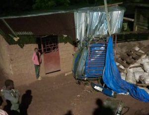 Rusizi: Imodoka yataye umuhanda mu gicuku yinjira mu nzu y’umuturage