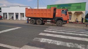 Musanze: Babangamiwe n’amakamyo atagira parikingi mu mujyi no mu nkengero zawo