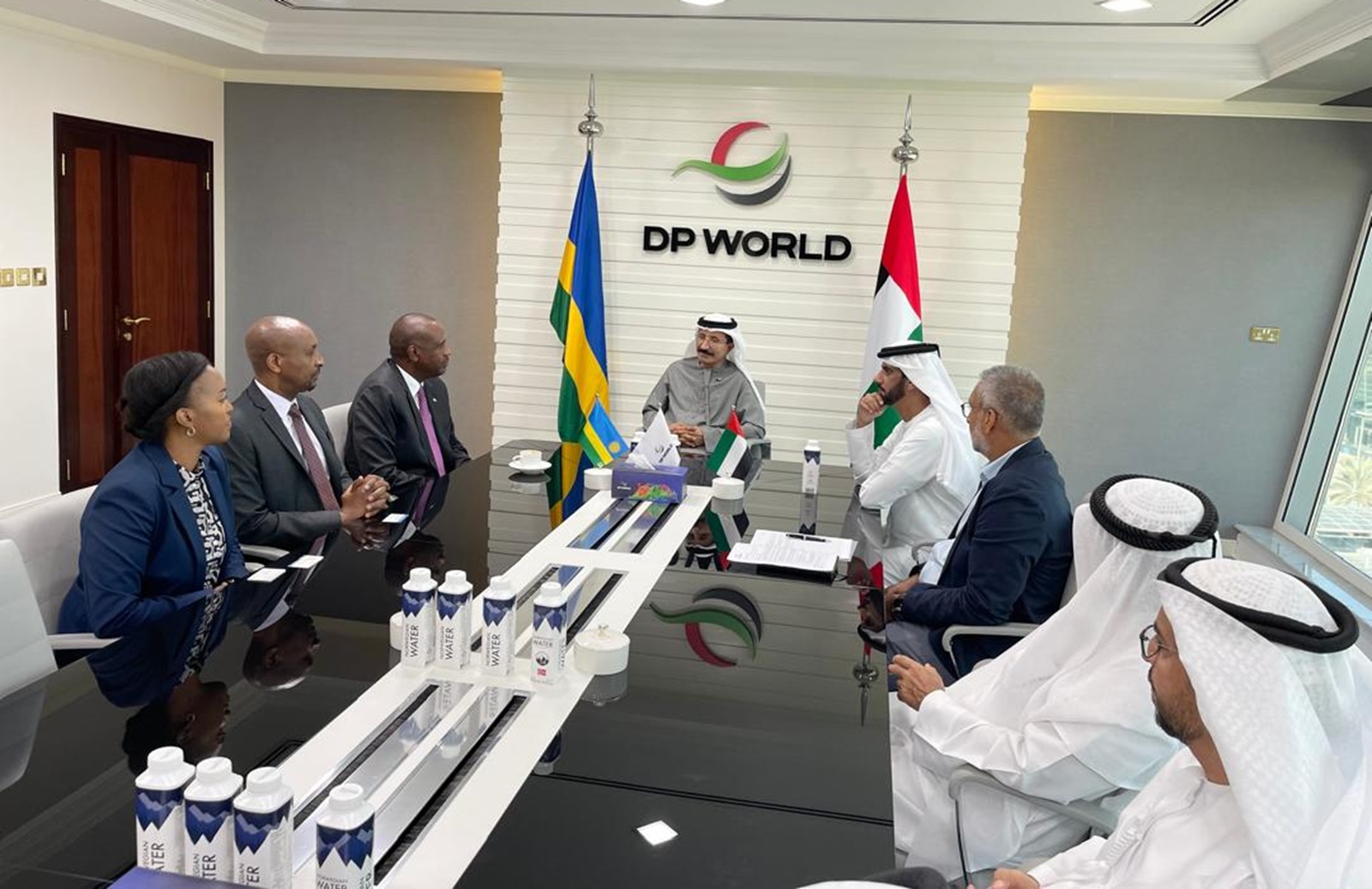 Ambasaderi Mirenge yagiranye ibiganiro n’Umuyobozi Mukuru wa DP World