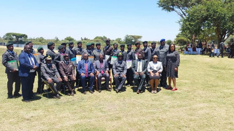 Komiseri Mukuru wa RCS yitabiriye umuhango wo gusoza amasomo y’abofisiye bakuru muri Zimbabwe