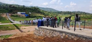 Gisagara: Barishimira ko batazongera kujya kwiga bahetswe ku bitugu